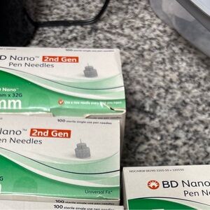 5 boxes BD Nano Pen Needles - Green and White